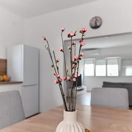 Paula Apartman