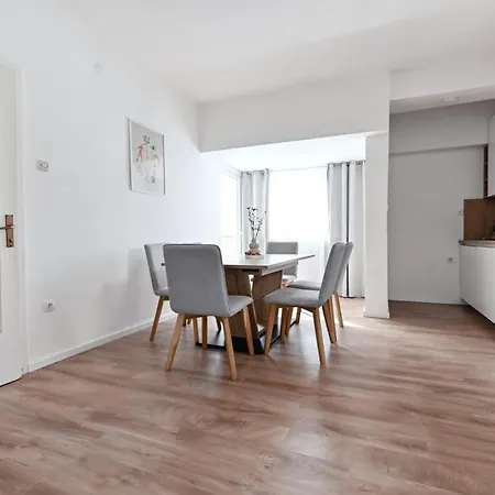 Paula Apartman *