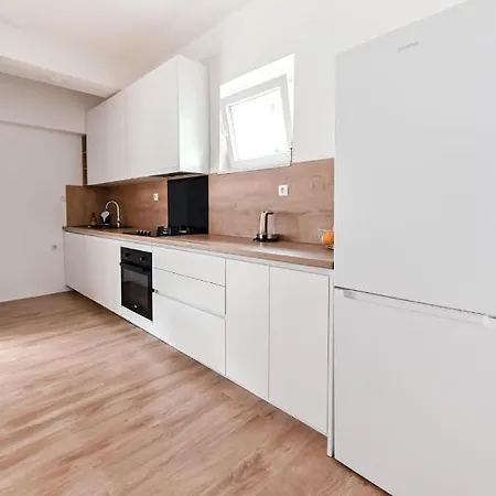 Paula Apartman *